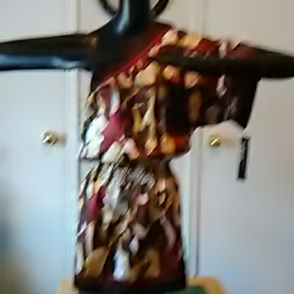 Beautiful Top - Picture 2 of 3